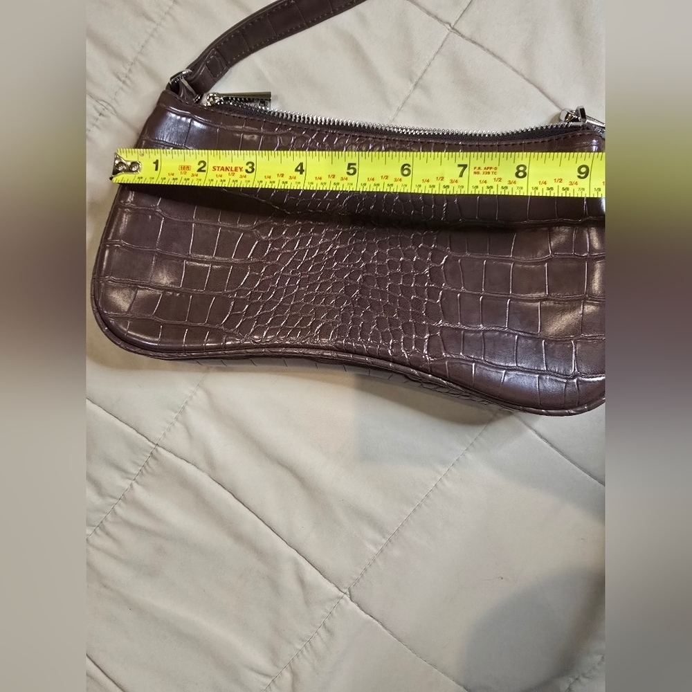 Elegant JWPEI Brown Crocodile-Embossed Shoulder Bag - Picture 5 of 6